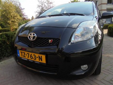 Toyota Yaris - 1.3 16V VVT-I 3DR Dynamic Sport bij specialist si - 1