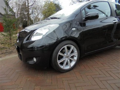 Toyota Yaris - 1.3 16V VVT-I 3DR Dynamic Sport bij specialist si - 1