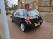 Toyota Yaris - 1.3 16V VVT-I 3DR Dynamic Sport bij specialist si - 1 - Thumbnail