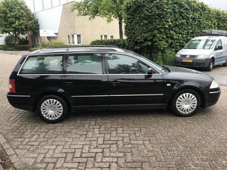 Volkswagen Passat Variant - 2.5 TDI Sportline Klimat, Elek Ram 4x - 1