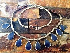 Authentieke ketting met Lapis Lazuli en hout