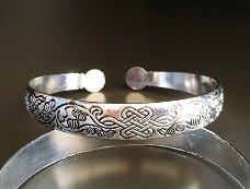 Oneindige knoop, open armband van Tibetaans zilver