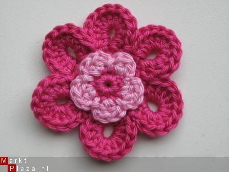 ** Grote (6,5 cm) gehaakte bloem (fuchsia/lichtroze) - nr. 1