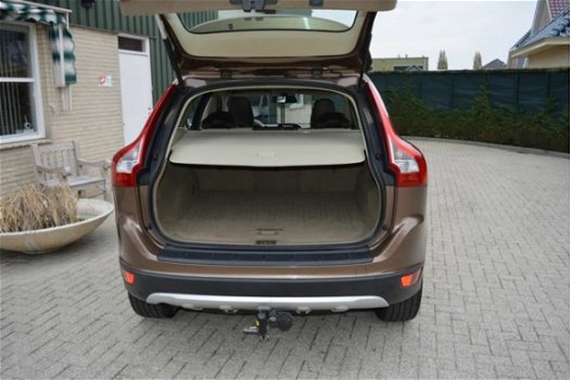 Volvo XC60 - 2.4D FWD Momentum R-Design - 1