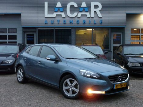 Volvo V40 - 1.6 D2 Momentum Navi / Clima / Cruise / Auto Verlichting, Ruitenwissers etc - 1