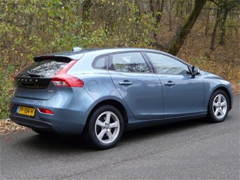 Volvo V40 - 1.6 D2 Momentum Navi / Clima / Cruise / Auto Verlichting, Ruitenwissers etc - 1