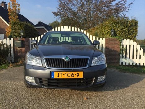 Skoda Octavia - 1.6 LPG Xenon Navi Pdc Stoelverwarming - 1