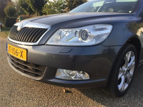 Skoda Octavia - 1.6 LPG Xenon Navi Pdc Stoelverwarming - 1