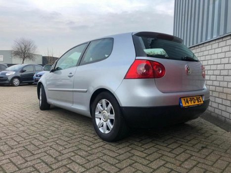 Volkswagen Golf - 1.6 FSI Sportline - 1