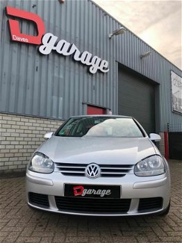 Volkswagen Golf - 1.6 FSI Sportline - 1