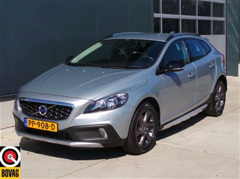 Volvo V40 Cross Country - 2.0 D3 Momentum - 1