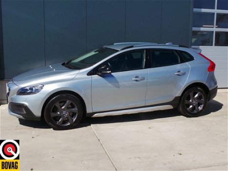 Volvo V40 Cross Country - 2.0 D3 Momentum - 1