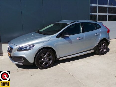 Volvo V40 Cross Country - 2.0 D3 Momentum - 1