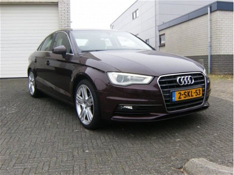 Audi A3 Limousine - 1.4 TFSI CoD Ambition Pro Line Plus Automaat 140 Pk Navi Xenon 18 Inch 1e Eigena - 1