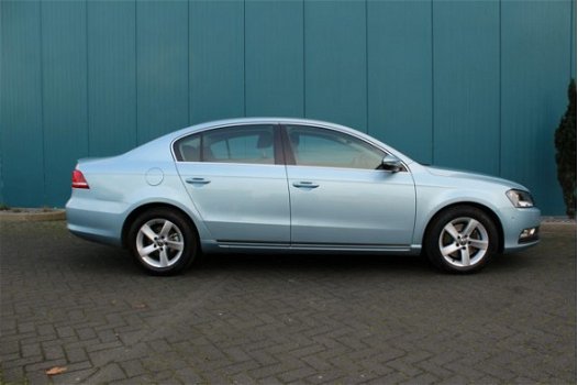 Volkswagen Passat - 1.6 TDI 105 PK BLUEMOTION EXECUTIVE EDITION /ECC/LMV/PDC/NAV. SUPERMOOI - 1