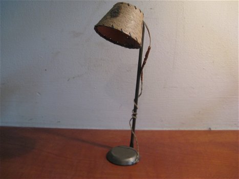 Voor in het poppenhuis: Mica staande lamp ca. 1900... - 2
