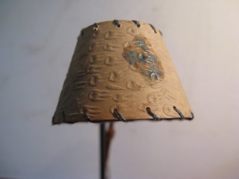 Voor in het poppenhuis: Mica staande lamp ca. 1900... - 3