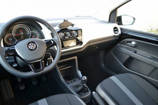 Volkswagen Up! - 1.0/60pk high up · smartphone integratie · Lm velgen · Cruise control - 1