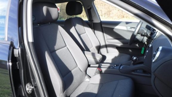 Audi A3 Sportback - 1.6 TDI ATTR. Trekh Alarm Xenon - 1