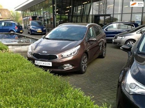 Kia cee'd Sportswagon - 1.6 GDI DynamicLine automaat 17 inch, zelf insturend, deels leder - 1