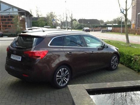 Kia cee'd Sportswagon - 1.6 GDI DynamicLine automaat 17 inch, zelf insturend, deels leder - 1