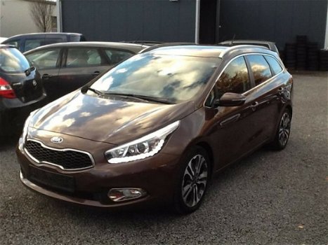 Kia cee'd Sportswagon - 1.6 GDI DynamicLine automaat 17 inch, zelf insturend, deels leder - 1