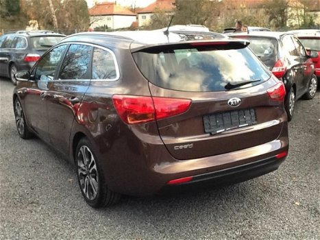 Kia cee'd Sportswagon - 1.6 GDI DynamicLine automaat 17 inch, zelf insturend, deels leder - 1