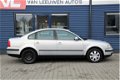 Volkswagen Passat - 1.8-5V Comfortline Clima | Cruise control | Trekhaak - 1 - Thumbnail