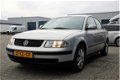 Volkswagen Passat - 1.8-5V Comfortline Clima | Cruise control | Trekhaak - 1 - Thumbnail