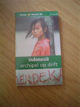 Indonesië archipel op drift, Trouw dossier - 1