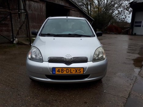 Toyota Yaris - 1.0-16V VVT-i Sol 5 deurs *weinig kilomters* nette auto - 1