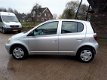 Toyota Yaris - 1.0-16V VVT-i Sol 5 deurs *weinig kilomters* nette auto - 1 - Thumbnail