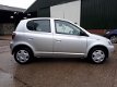 Toyota Yaris - 1.0-16V VVT-i Sol 5 deurs *weinig kilomters* nette auto - 1 - Thumbnail