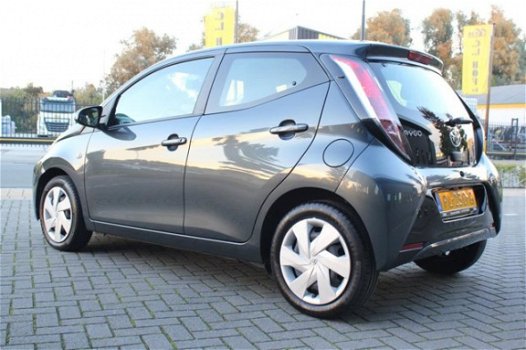 Toyota Aygo - 1.0 VVT-i x-play Automaat - 1