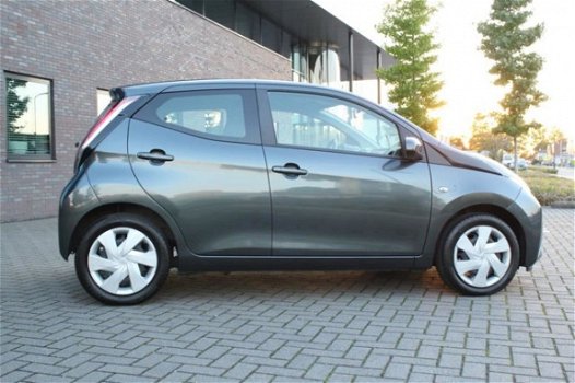 Toyota Aygo - 1.0 VVT-i x-play Automaat - 1