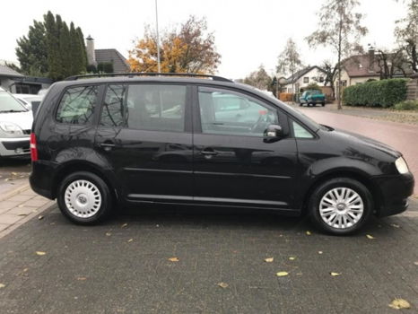 Volkswagen Touran - 1.6-16V FSI Highline navi/clima/pdc/opendak - 1