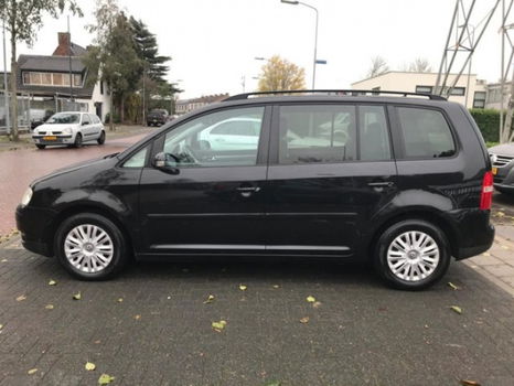 Volkswagen Touran - 1.6-16V FSI Highline navi/clima/pdc/opendak - 1