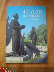 40 jaar Indonesië door H. Hovinga