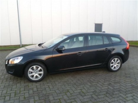 Volvo V60 - 1.6 T3 Kinetic - 1