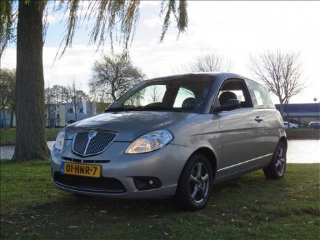 Lancia Y(psilon) - 1.4-16V PLATINO LEDER CRUISE AIRCO ZEER STIJLVOL *NIEUWE APK - 1