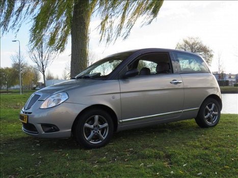 Lancia Y(psilon) - 1.4-16V PLATINO LEDER CRUISE AIRCO ZEER STIJLVOL *NIEUWE APK - 1