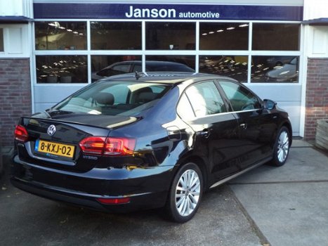 Volkswagen Jetta - 1.4 TSI Hybrid Highline Executive Pakket, Full Map navigatie, bluetooth, PDC, Xen - 1