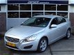 Volvo S60 - 1.6 T3 Momentum Full Map Navigatie, 17'' LM Velgen , Climate control, A.E.B., Bluetooth, - 1 - Thumbnail