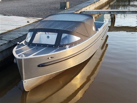 Van Vossen 670 tender - 1