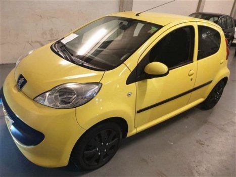 Peugeot 107 - 1.0/AIRCO/Elektra pakket/Nw Apk/Garantie - 1