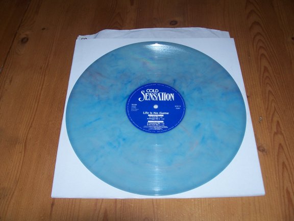 COLD SENSATION LIFE IS NO GAME GEKLEURD VINYL - nr. 1