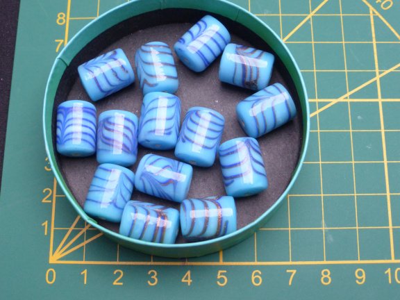 Nr. 227, hele mooie blauw bewerkte kralen - nr. 1
