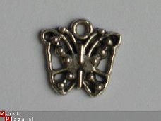 OPRUIMING: 5x metalen embellishments silver butterfly 2