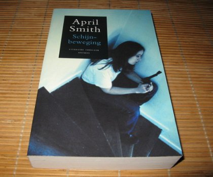 April Smith - Schijnbeweging - 1