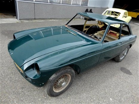 MG B type - 1.8 GT gespoten body met chassis - 1